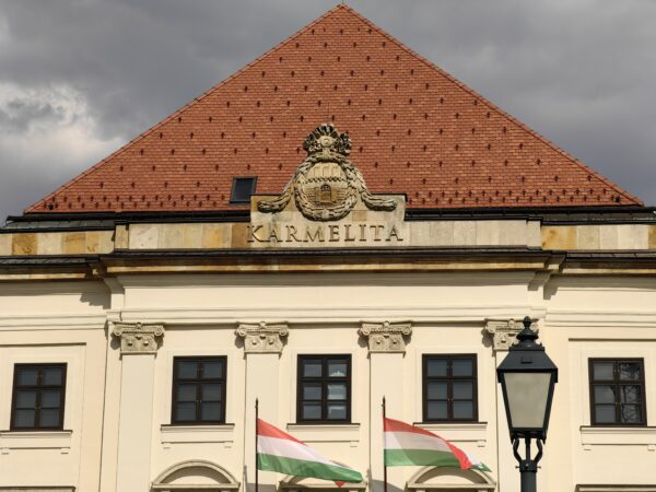 A szociális munka nélkülözhetetlen – de mit ér a bére?